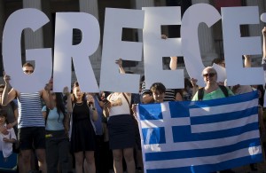 Demonstrators gather to protest against the European Central Bank's handling of Greece's debt repayments in Trafalgar Square in London, Britain June 29, 2015. Stunned Greeks faced shuttered banks, long supermarkets lines and overwhelming uncertainty on Monday as a breakdown in talks between Athens and its international creditors plunged the country deep into crisis. REUTERS/Neil Hall